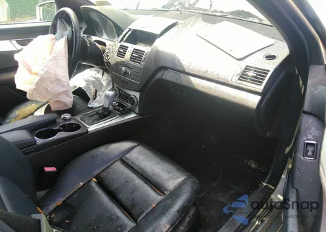 2011 Mercedes-Benz C 300 Luxury/Sport из США, поврежденный, VIN WDDGF5EB3BR140178